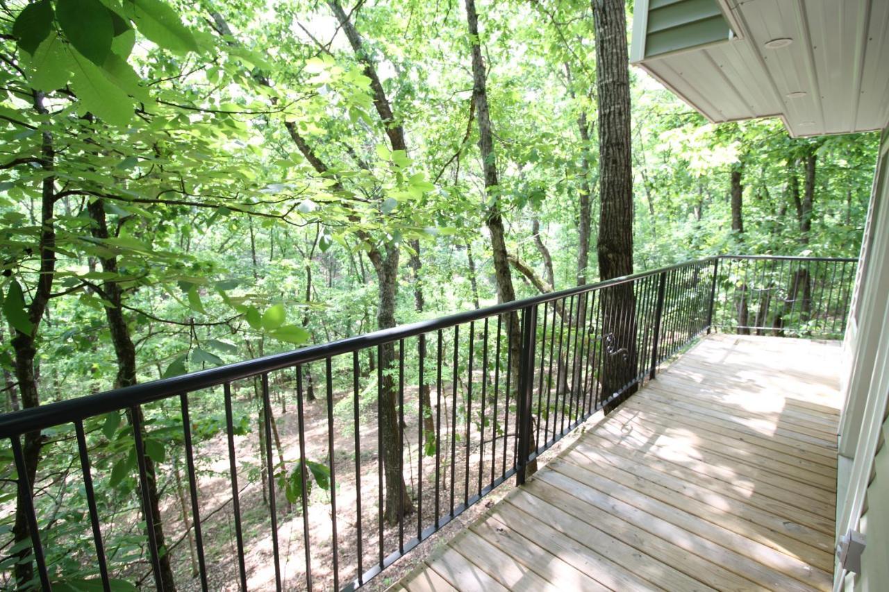 Secluded Treehouse In The Woods - Tree Hugger Hideaway Branson Exterior foto